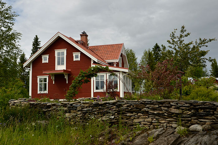 Boningshuset sett från härbret. Foto: K Engstrand